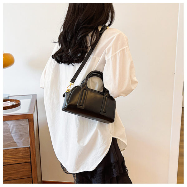 Fashion Retro Minority Single Shoulder Handbag - Image 10