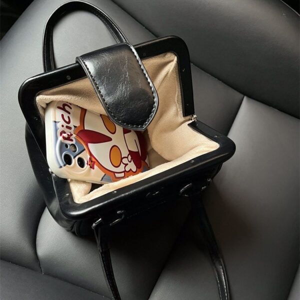 Boston Retro Casual Portable Clip Bag - Image 2